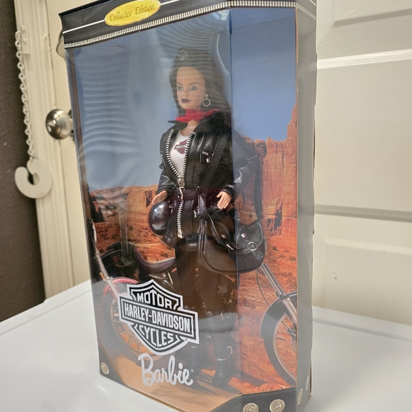 Mattel Barbie Collector's Edition Harley Davidson 1998 NIB - Picture 3 of 11